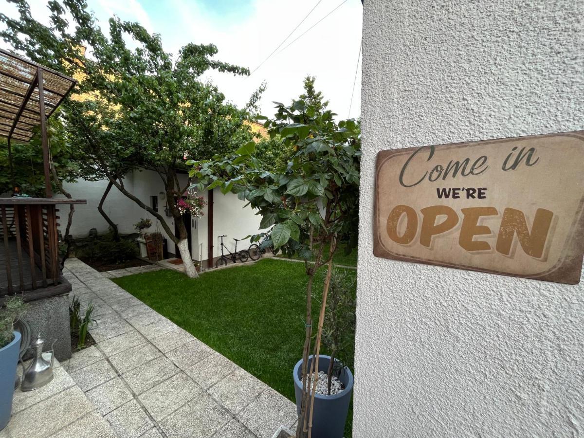 Apartments Music And Garden Saraievo Exterior foto