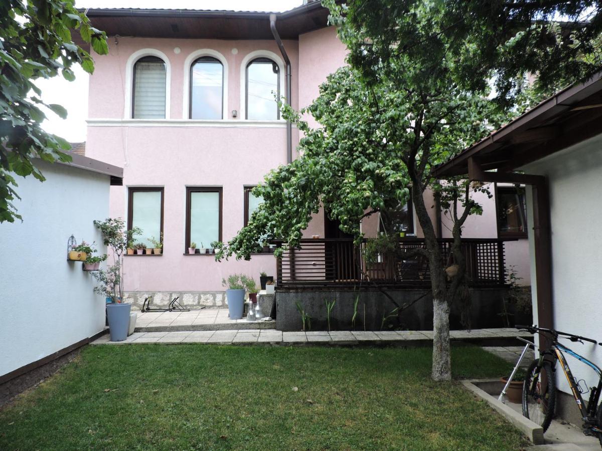 Apartments Music And Garden Saraievo Exterior foto